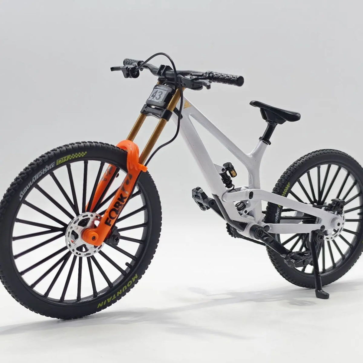 🚵 Mini Mountain Bike Model — Realistic Zinc Alloy Desk Décor in 3 Colors 🎁